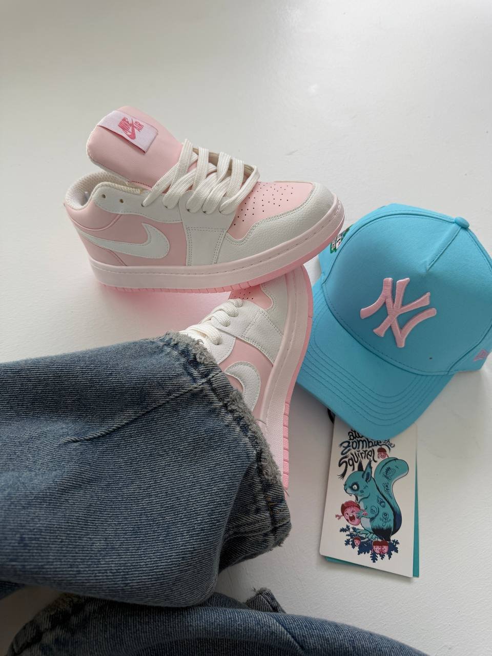 کتانی سفید صورتی پاستیلی JORDAN BARBI کد : ۵۰۴۵۶